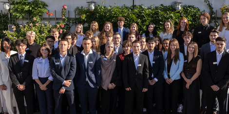 cropped-1788350369-2026-gruppenbild-azubis-v2