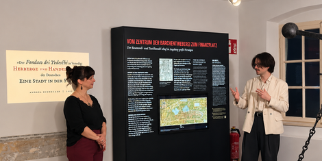 cropped-1793286282-museumsprasentation-mit-ausstellungstafel-und-geback