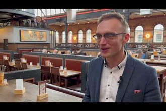 Interview mit Aron Kar, Gastgeber der Kälberhalle Augsburg