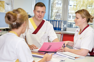 Erfrischend anders – die Pflegeausbildung bei der Altenhilfe der Stadt Augsburg